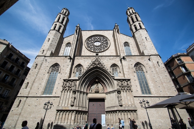  Main facade of the Cathedral of the Mar 